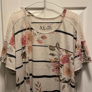 Short sleeve flower and stripe 🌸